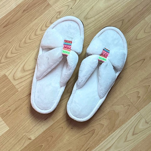 ISOTONER NEVER WORN Spa plush slippers
